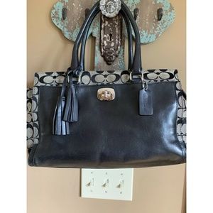 Coach 25371 Black Legacy Signature Chelsea Caryall